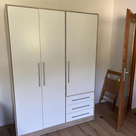 With Free Parking And Easy Access To Apartment *