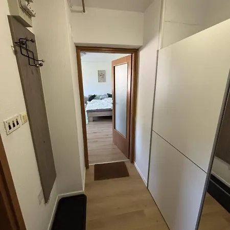 With Free Parking And Easy Access To Apartment *